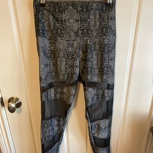 Snake print leggings